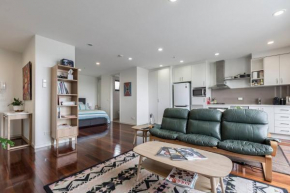 Spacious Studio with Balcony in Eclectic Brunswick